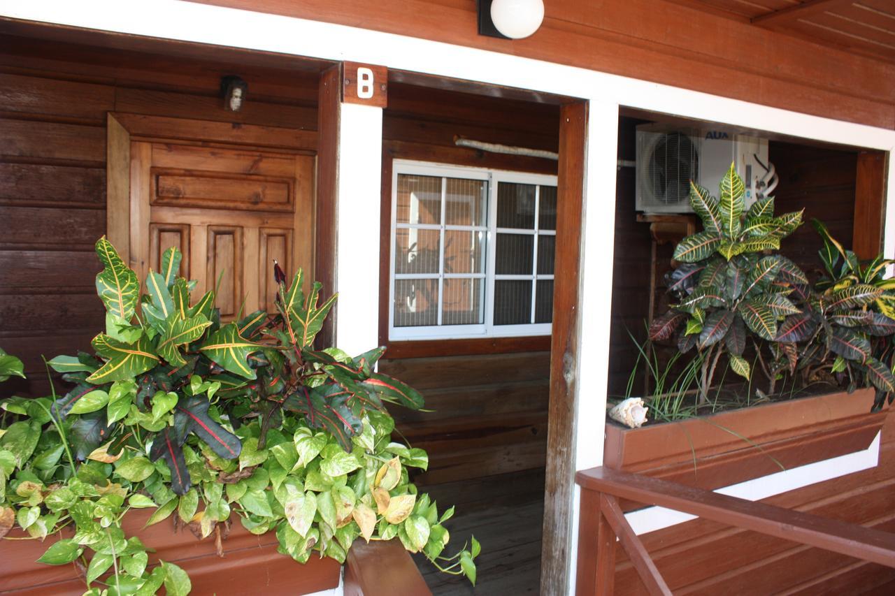 Utila Lodge Exterior photo